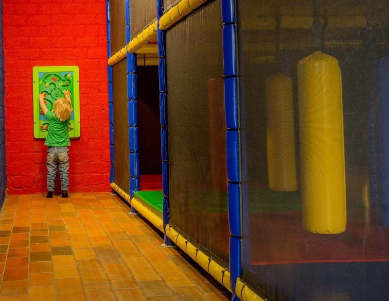 Binnenspeeltuin camping de poppe 3