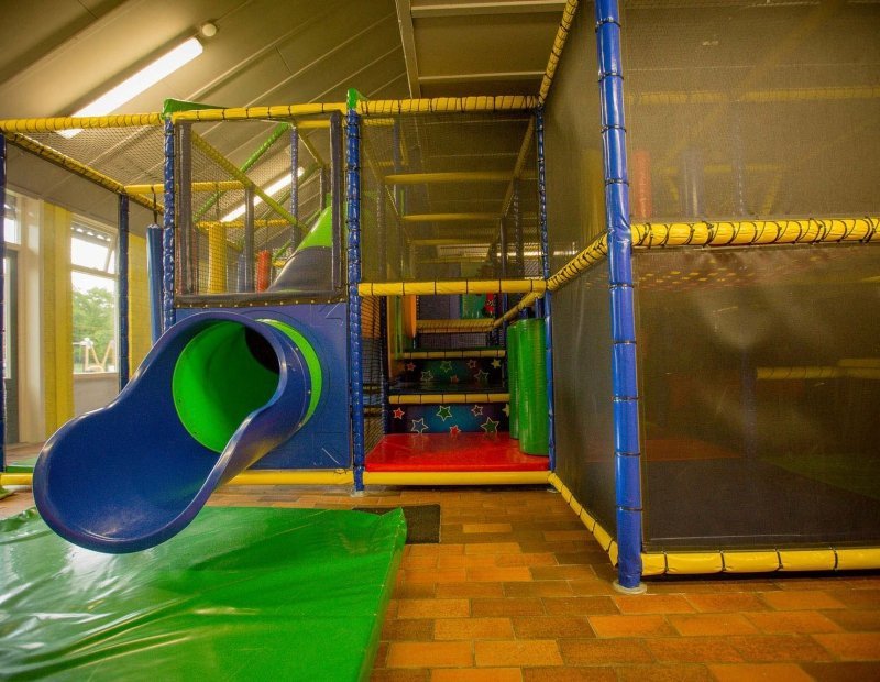 Binnenspeeltuin camping de poppe 5
