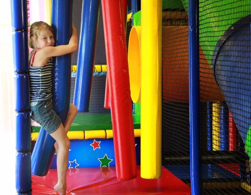 Binnenspeeltuin camping de poppe 6