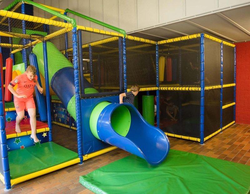 Binnenspeeltuin camping de poppe 7