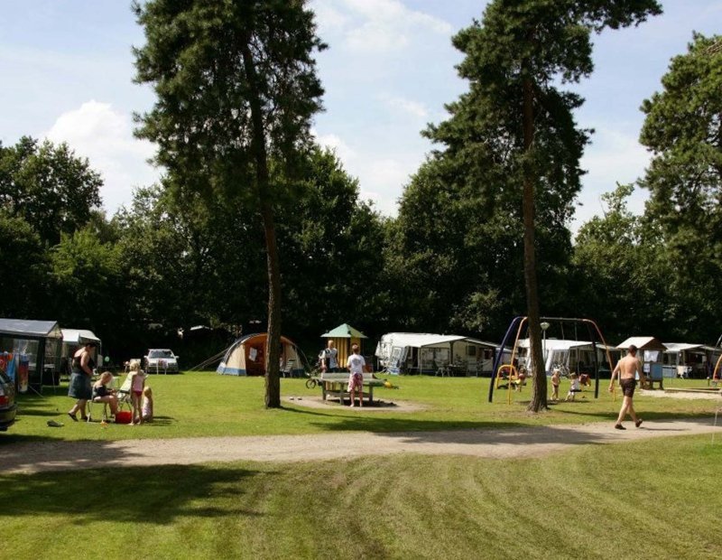 Buiten spelen camping de poppe 2