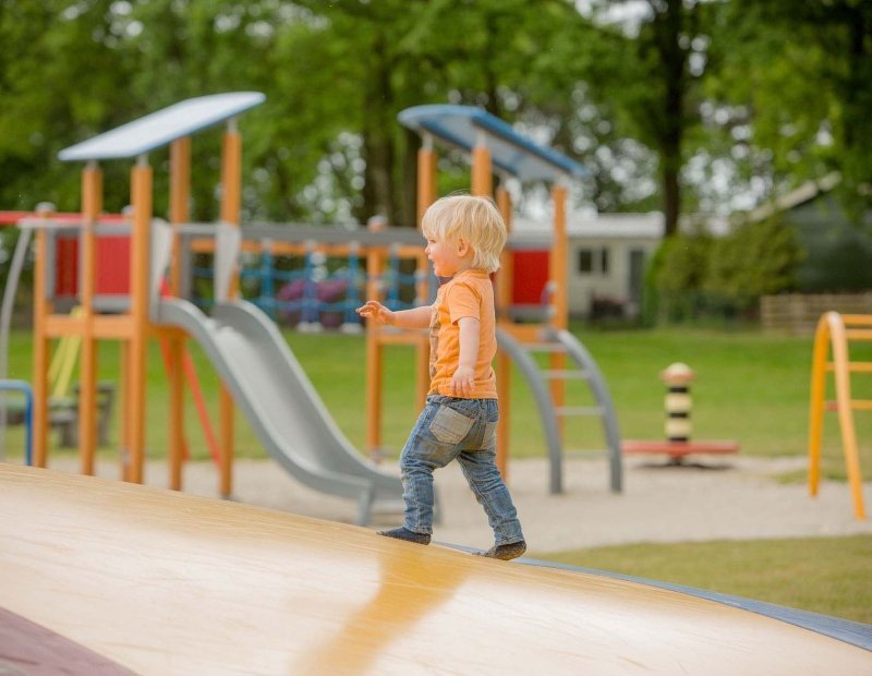 Buiten spelen camping de poppe 6