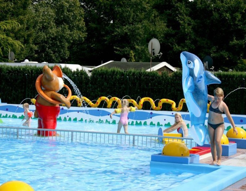 Buitenzwembad camping de poppe 1