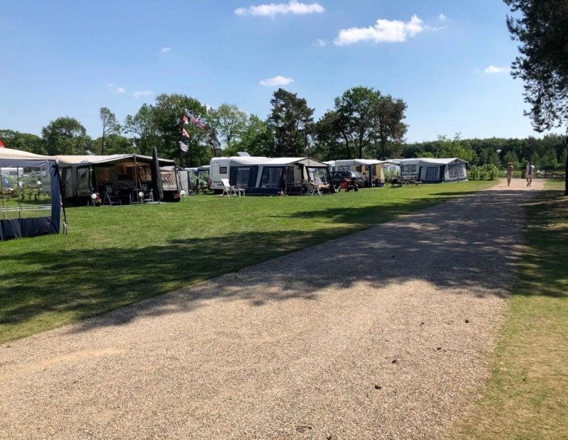 De poppe kampeerterrein